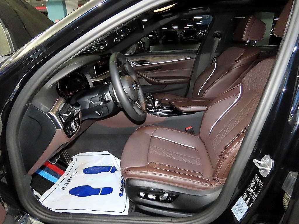 BMW 5시리즈 5시리즈 (G30) 530i xDrive M 스포츠 플러스 이미지 6