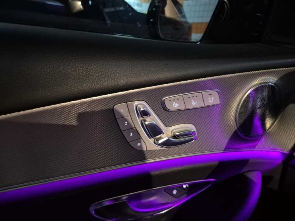 벤츠 E 클래스 E-클래스 W213 E300 아방가르드 이미지 6