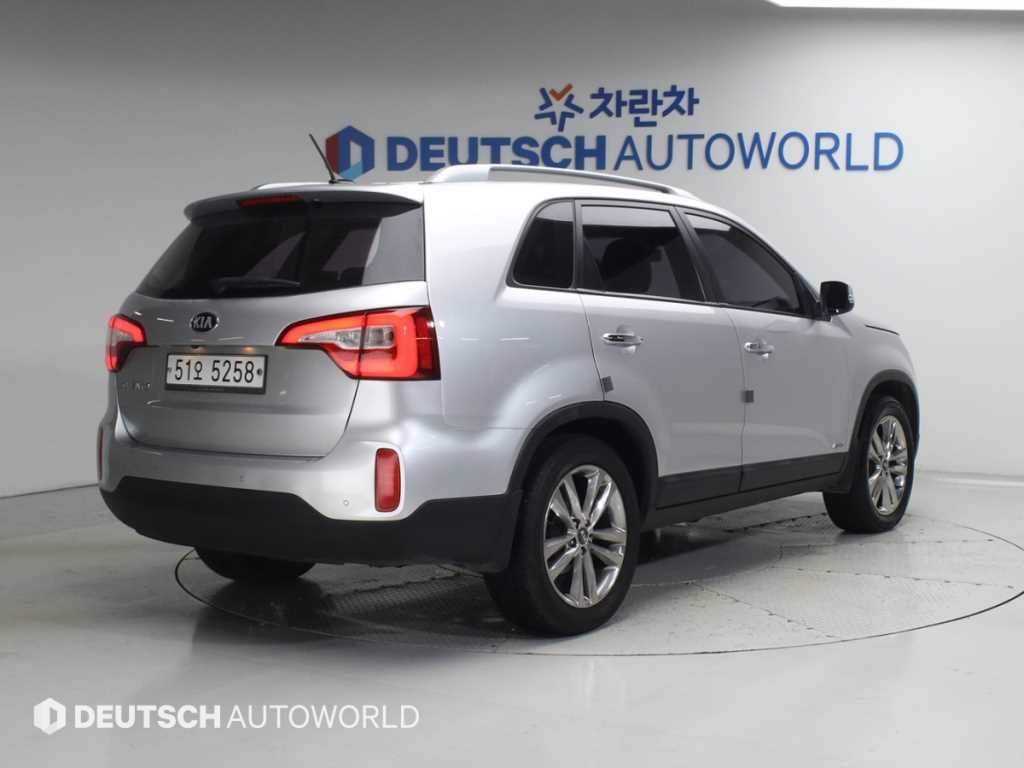 기아 쏘렌토 뉴 쏘렌토 R 4WD 2.0 리미티드 이미지 2