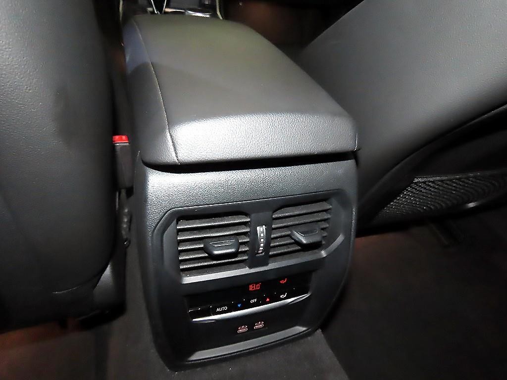 BMW 3시리즈 3시리즈 (G20) 320i M 스포츠 이미지 16