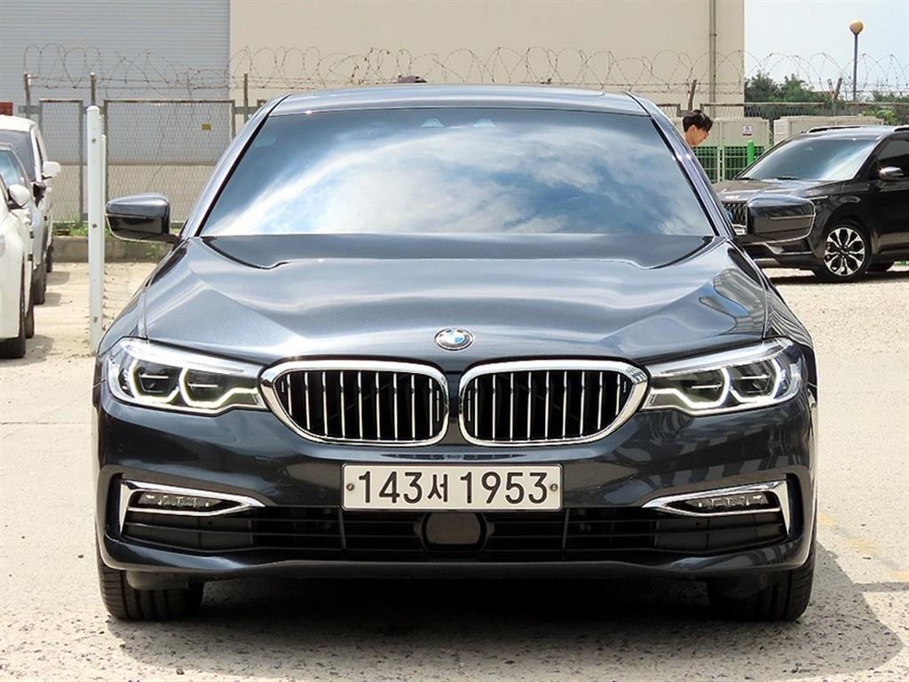 BMW 5시리즈 5시리즈 (G30) 530e M 스포츠 이미지 1