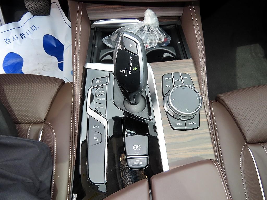 BMW 5시리즈 5시리즈 (G30) 530e M 스포츠 이미지 11