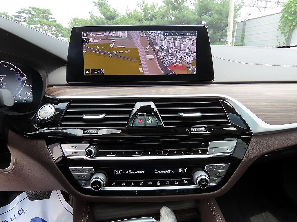BMW 5시리즈 5시리즈 (G30) 530e M 스포츠 이미지 14