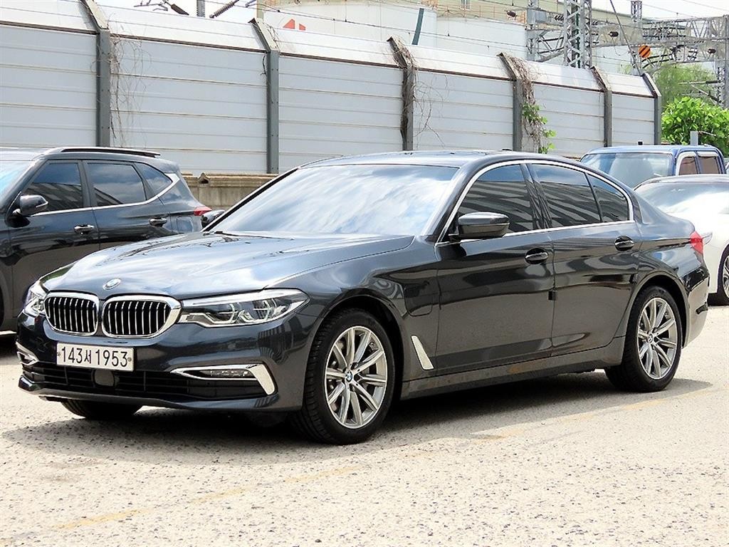 BMW 5시리즈 5시리즈 (G30) 530e M 스포츠 이미지 2