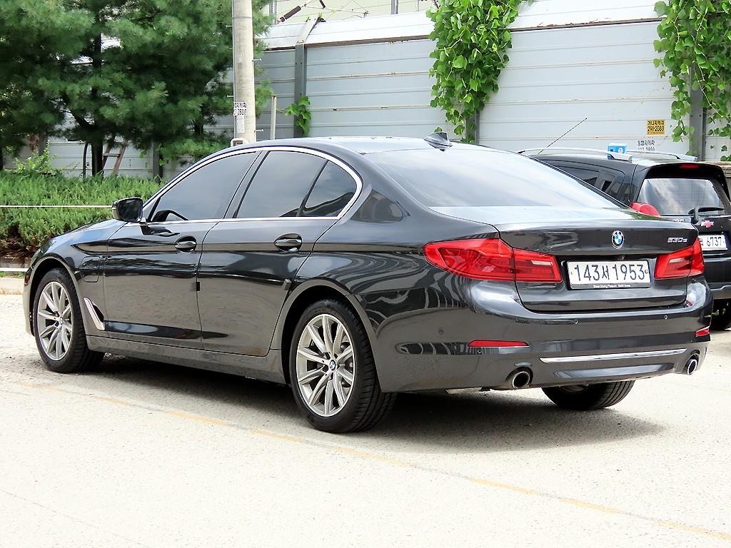 BMW 5시리즈 5시리즈 (G30) 530e M 스포츠 이미지 3