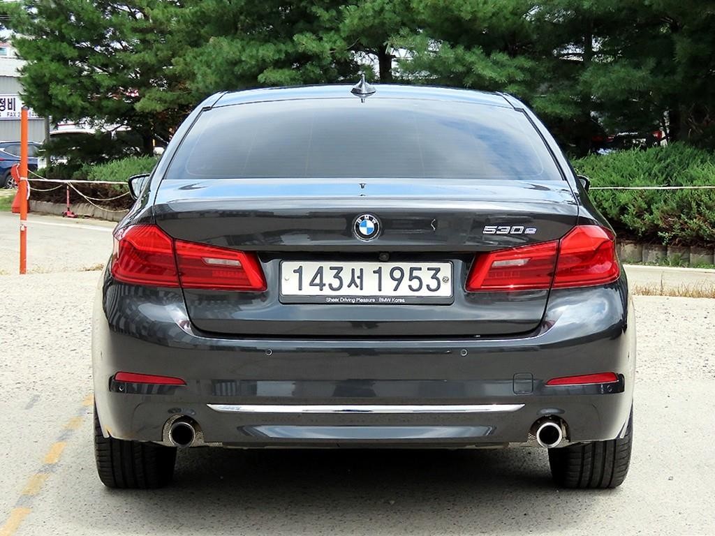 BMW 5시리즈 5시리즈 (G30) 530e M 스포츠 이미지 4