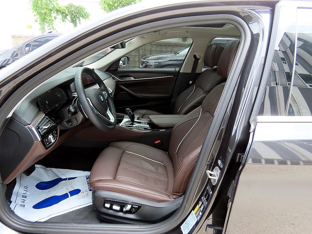 BMW 5시리즈 5시리즈 (G30) 530e M 스포츠 이미지 5