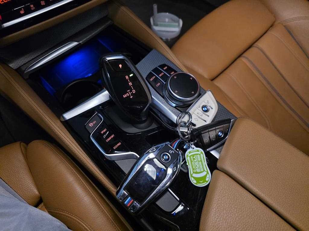 BMW 5시리즈 5시리즈 (G30) 520d M 스포츠 플러스 이미지 14