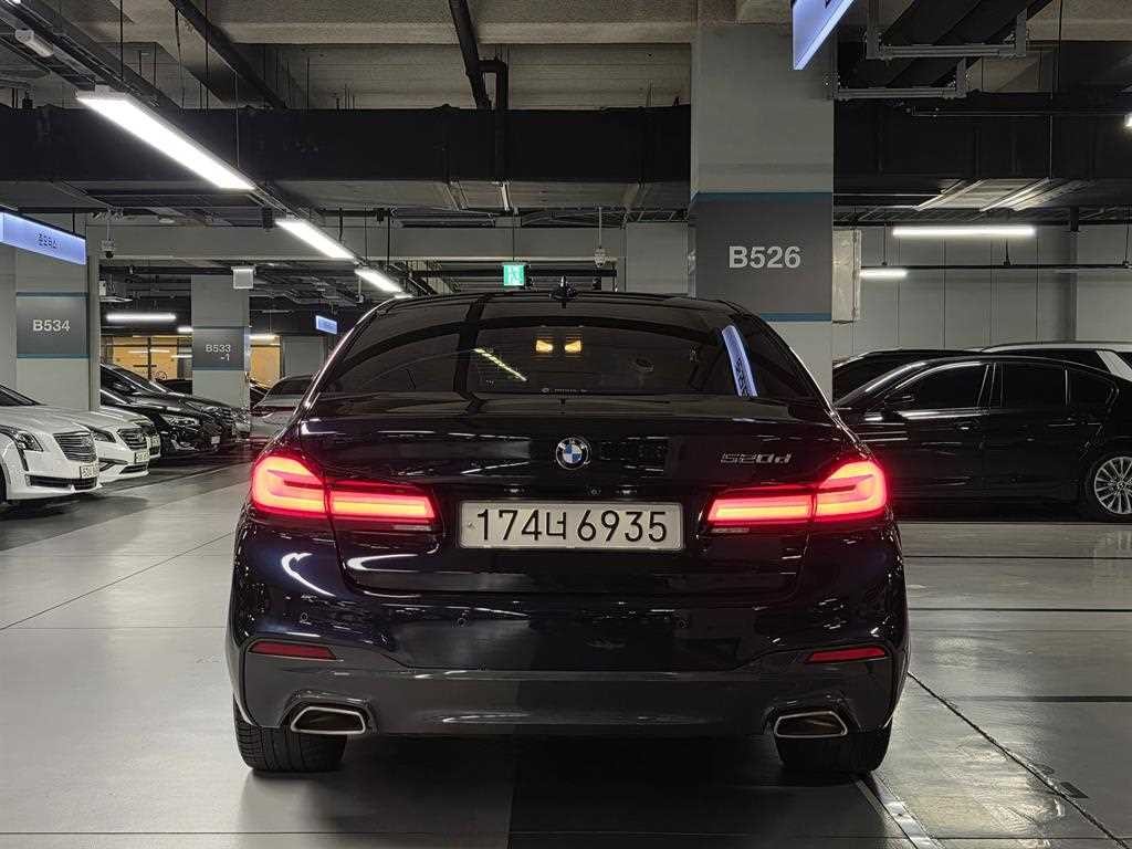 BMW 5시리즈 5시리즈 (G30) 520d M 스포츠 플러스 이미지 2