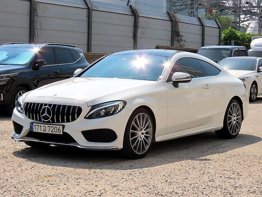 벤츠 C 클래스 C클래스 W205 C200 쿠페 이미지 2