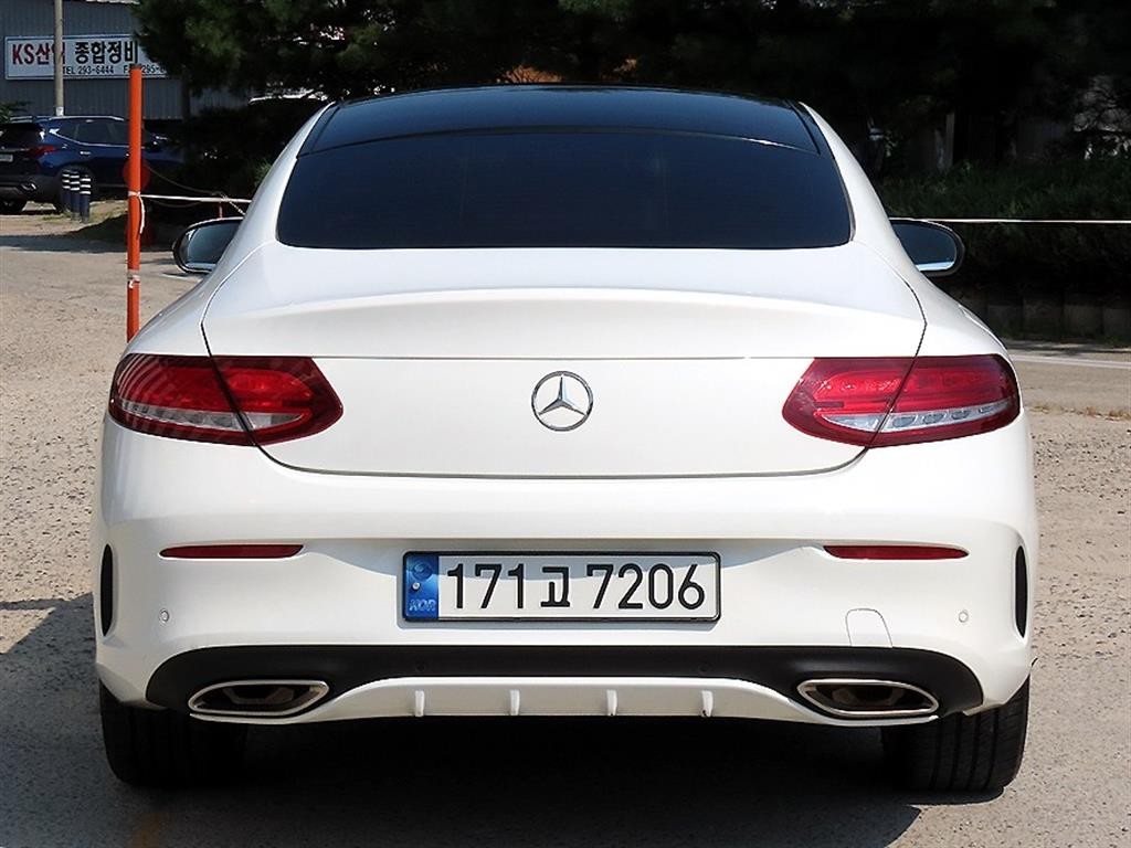 벤츠 C 클래스 C클래스 W205 C200 쿠페 이미지 4