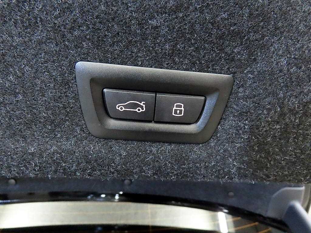 BMW 3시리즈 3시리즈 (G20) 320i M 스포츠 이미지 17