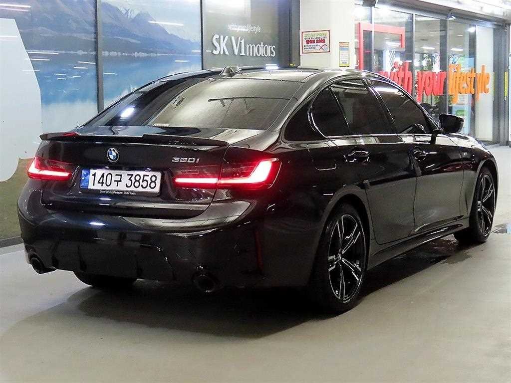 BMW 3시리즈 3시리즈 (G20) 320i M 스포츠 이미지 4