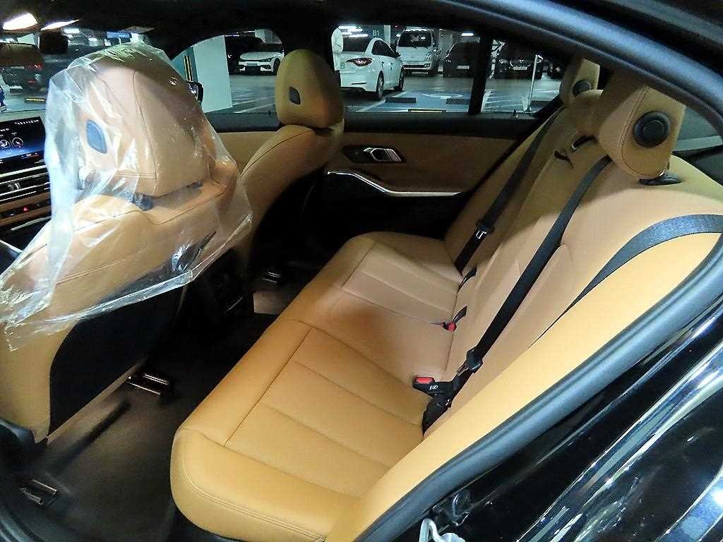 BMW 3시리즈 3시리즈 (G20) 320i M 스포츠 이미지 7