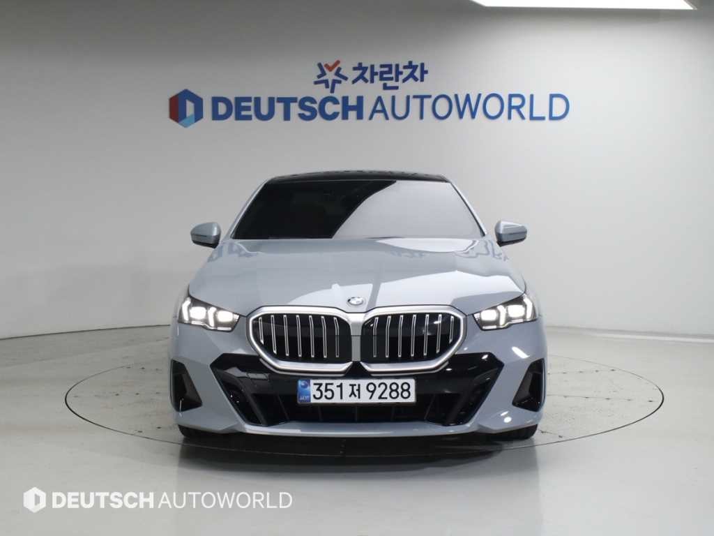 BMW 5시리즈 5시리즈 (G60) 530i xDrive M 스포츠 이미지 3