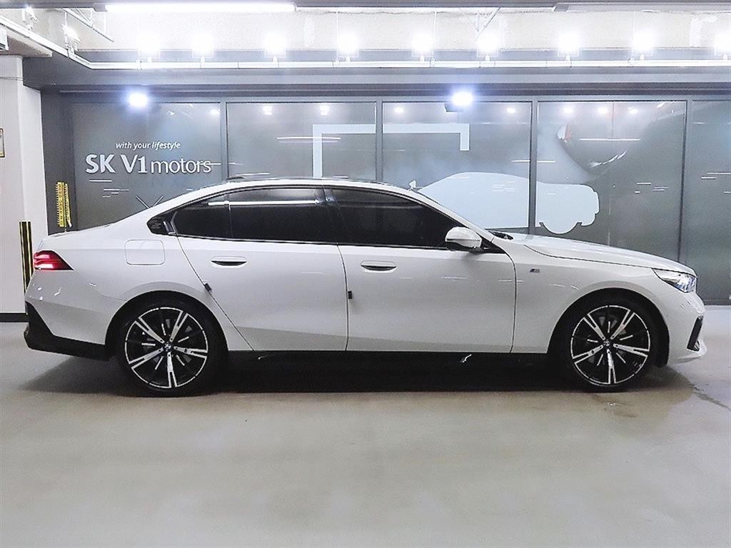 BMW 5시리즈 5시리즈 (G60) 530i xDrive M 스포츠 이미지 3