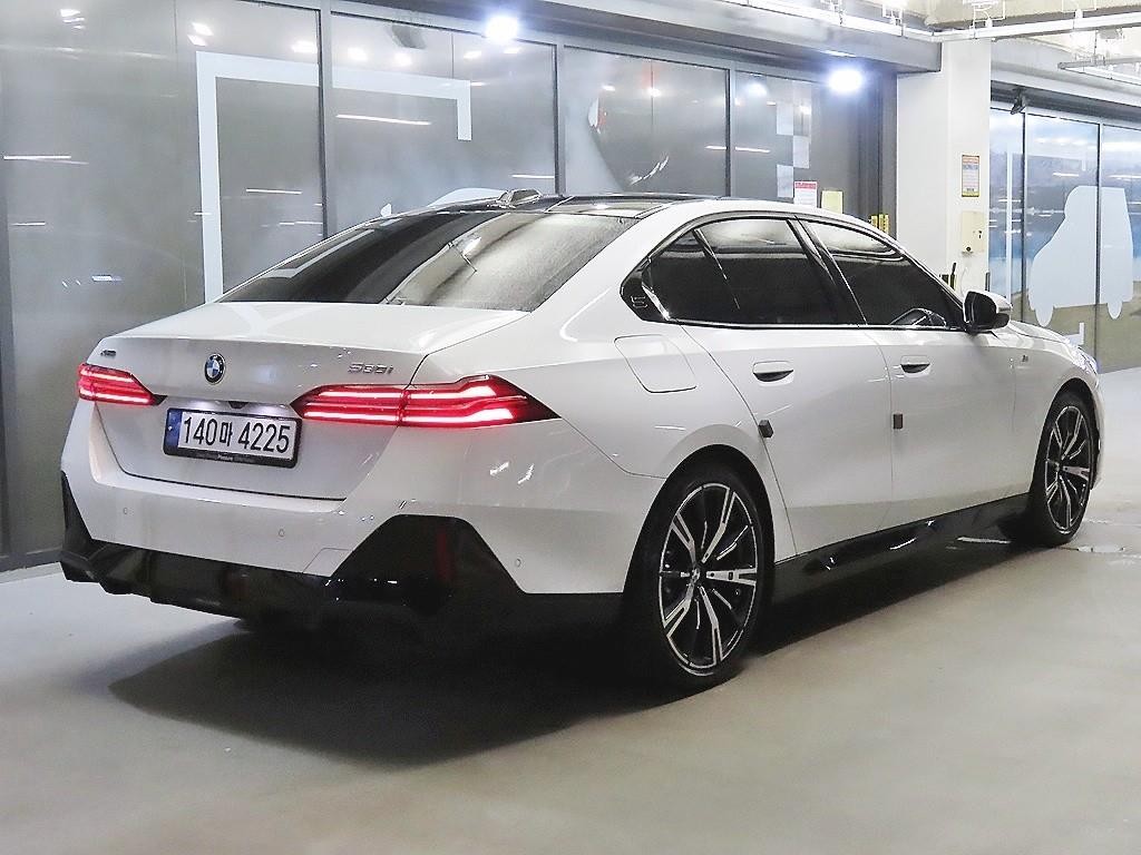 BMW 5시리즈 5시리즈 (G60) 530i xDrive M 스포츠 이미지 4