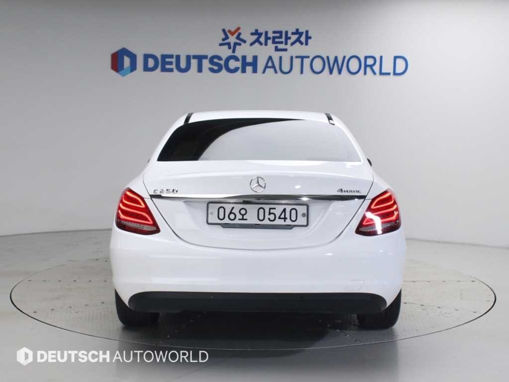벤츠 C 클래스 C클래스 W205 C200 d 이미지 4