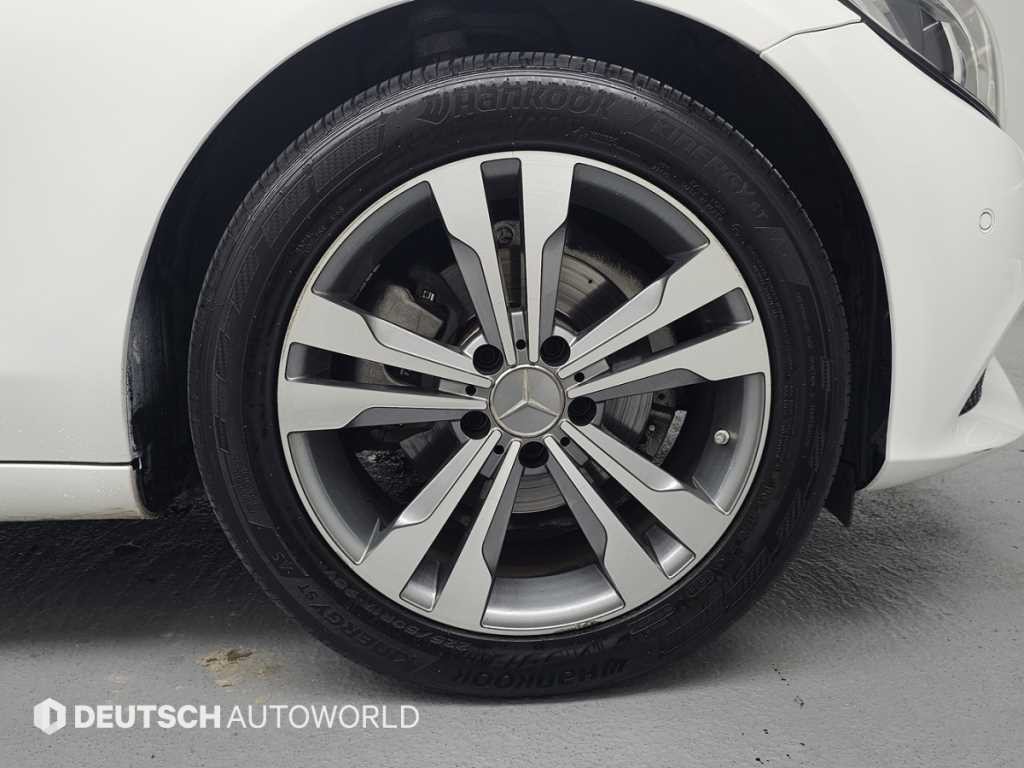 벤츠 C 클래스 C클래스 W205 C200 d 이미지 5