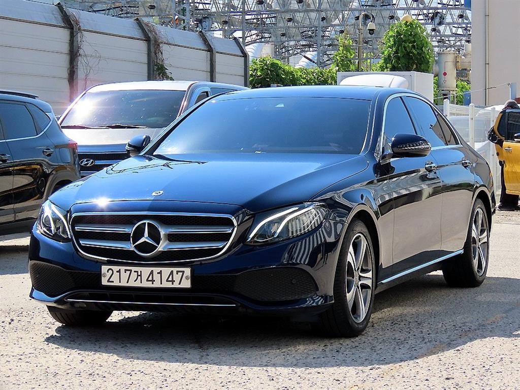 벤츠 E 클래스 E-클래스 W213 E300 아방가르드 이미지 2