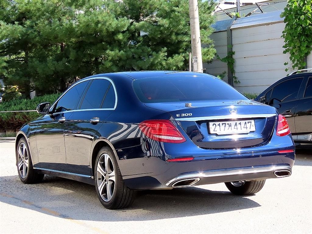 벤츠 E 클래스 E-클래스 W213 E300 아방가르드 이미지 3