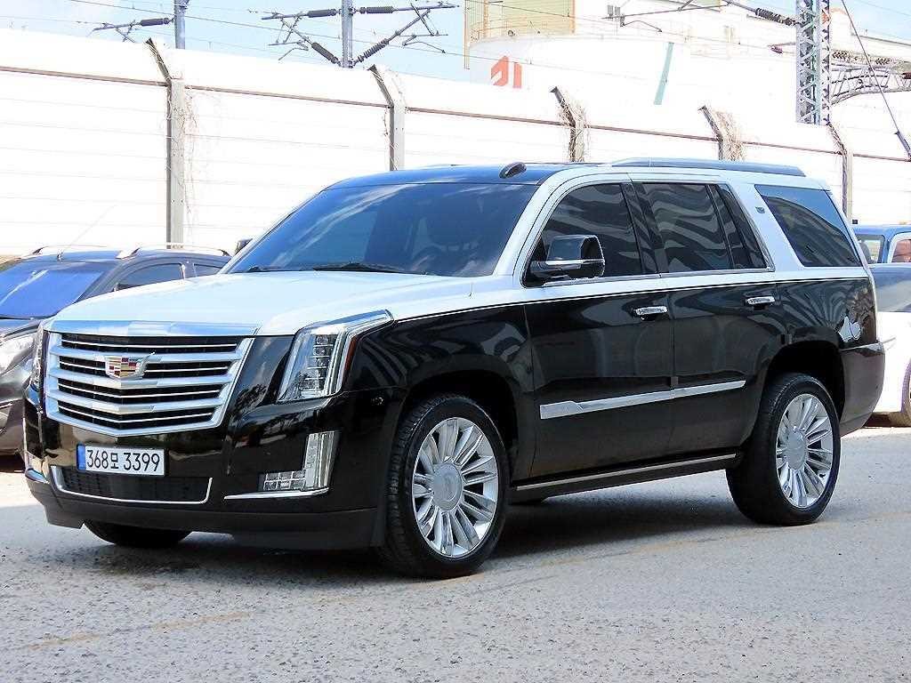 캐딜락 에스컬레이드 6.2 V8 플래티넘 이미지 2