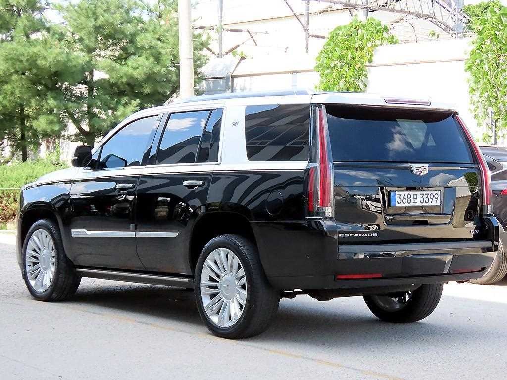 캐딜락 에스컬레이드 6.2 V8 플래티넘 이미지 3