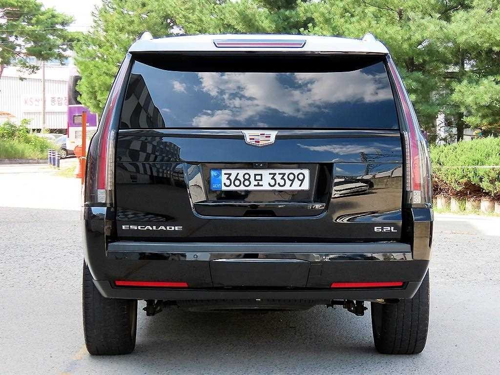 캐딜락 에스컬레이드 6.2 V8 플래티넘 이미지 4