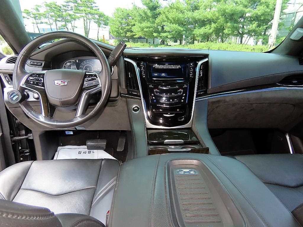 캐딜락 에스컬레이드 6.2 V8 플래티넘 이미지 7