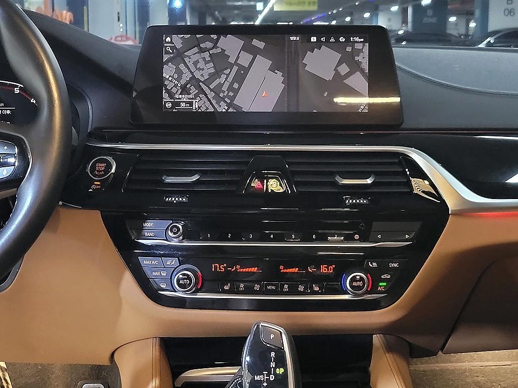 BMW 5시리즈 5시리즈 (G30) 520i 럭셔리 이미지 11