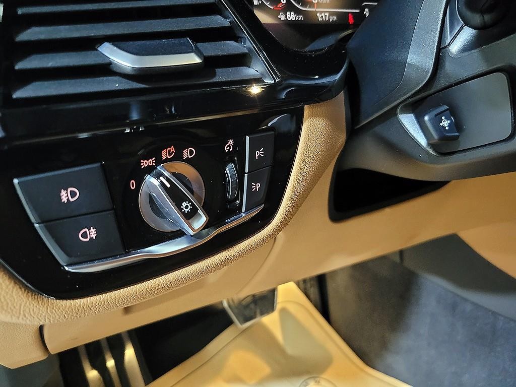 BMW 5시리즈 5시리즈 (G30) 520i 럭셔리 이미지 14