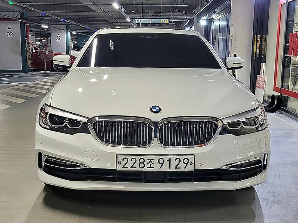 BMW 5시리즈 5시리즈 (G30) 520i 럭셔리 이미지 2