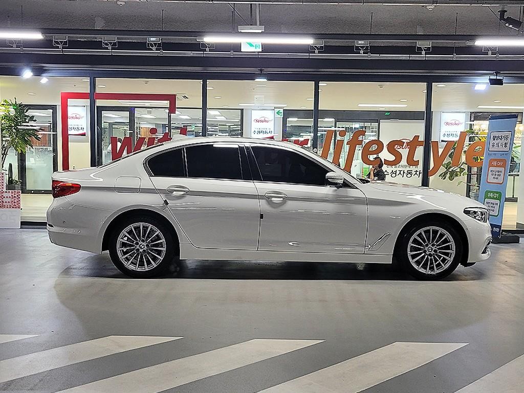 BMW 5시리즈 5시리즈 (G30) 520i 럭셔리 이미지 3