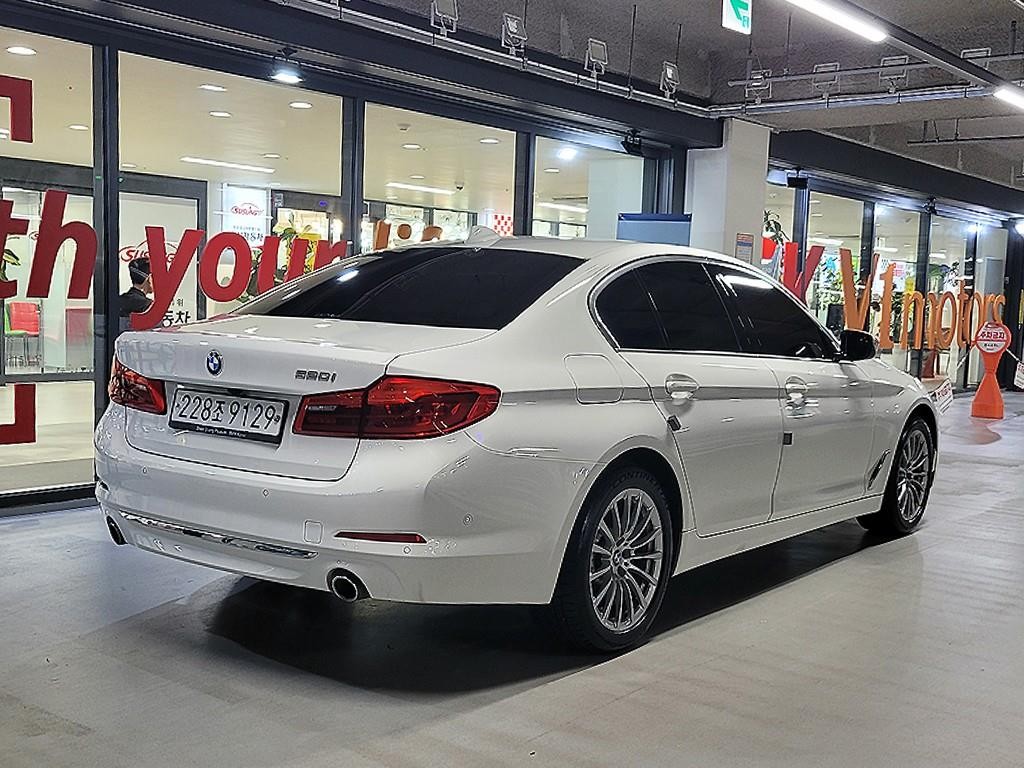 BMW 5시리즈 5시리즈 (G30) 520i 럭셔리 이미지 4