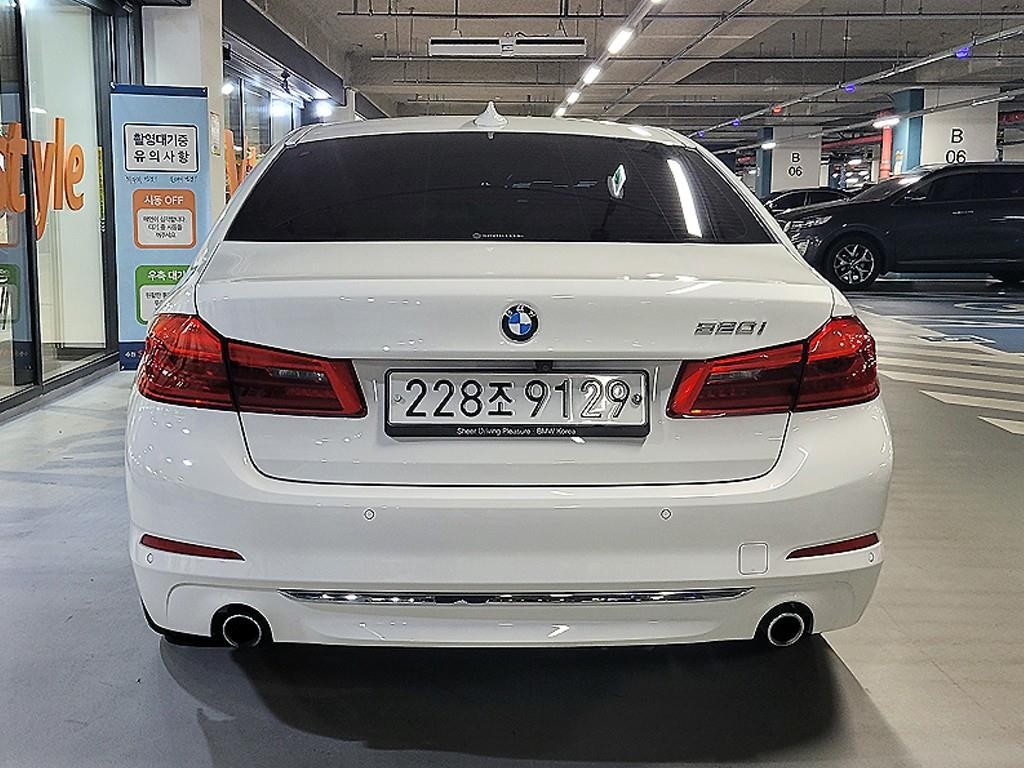 BMW 5시리즈 5시리즈 (G30) 520i 럭셔리 이미지 5