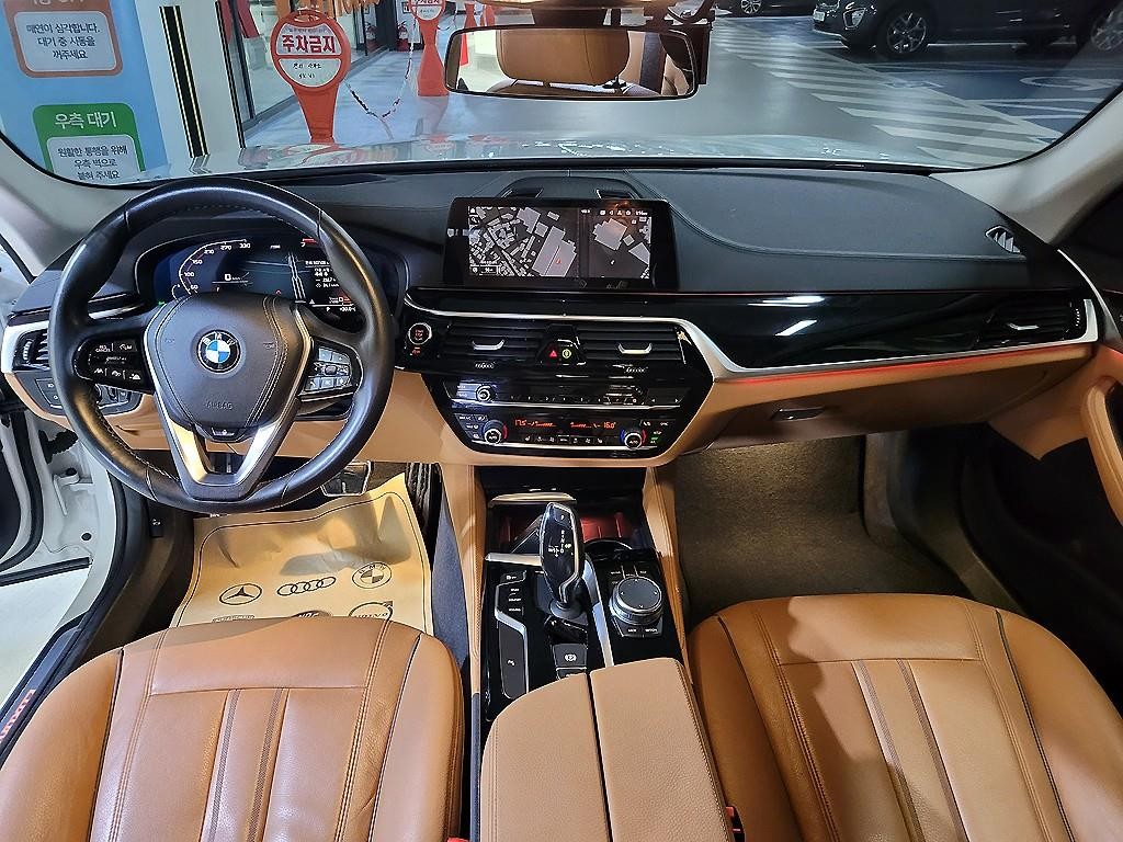 BMW 5시리즈 5시리즈 (G30) 520i 럭셔리 이미지 6