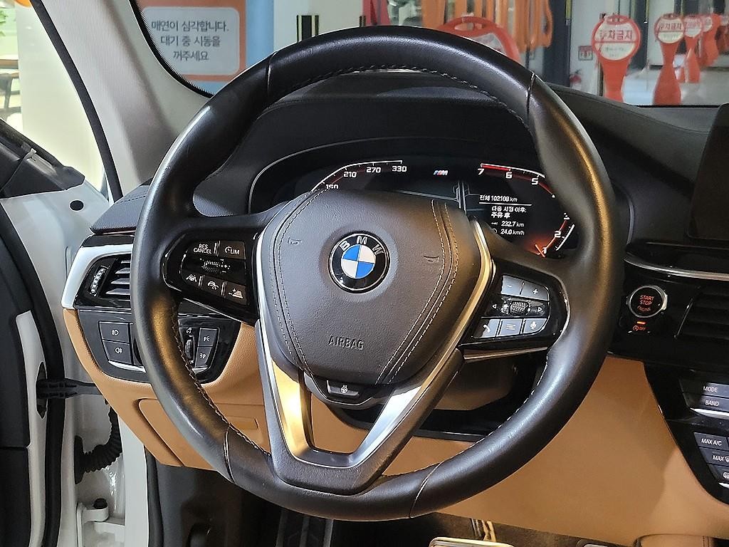 BMW 5시리즈 5시리즈 (G30) 520i 럭셔리 이미지 9