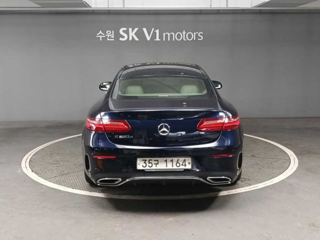 벤츠 E 클래스 E-클래스 W213 E220d 쿠페 이미지 4