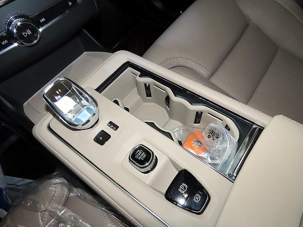 볼보 XC90 XC90 2세대 2.0 B6 AWD 울트라 이미지 12