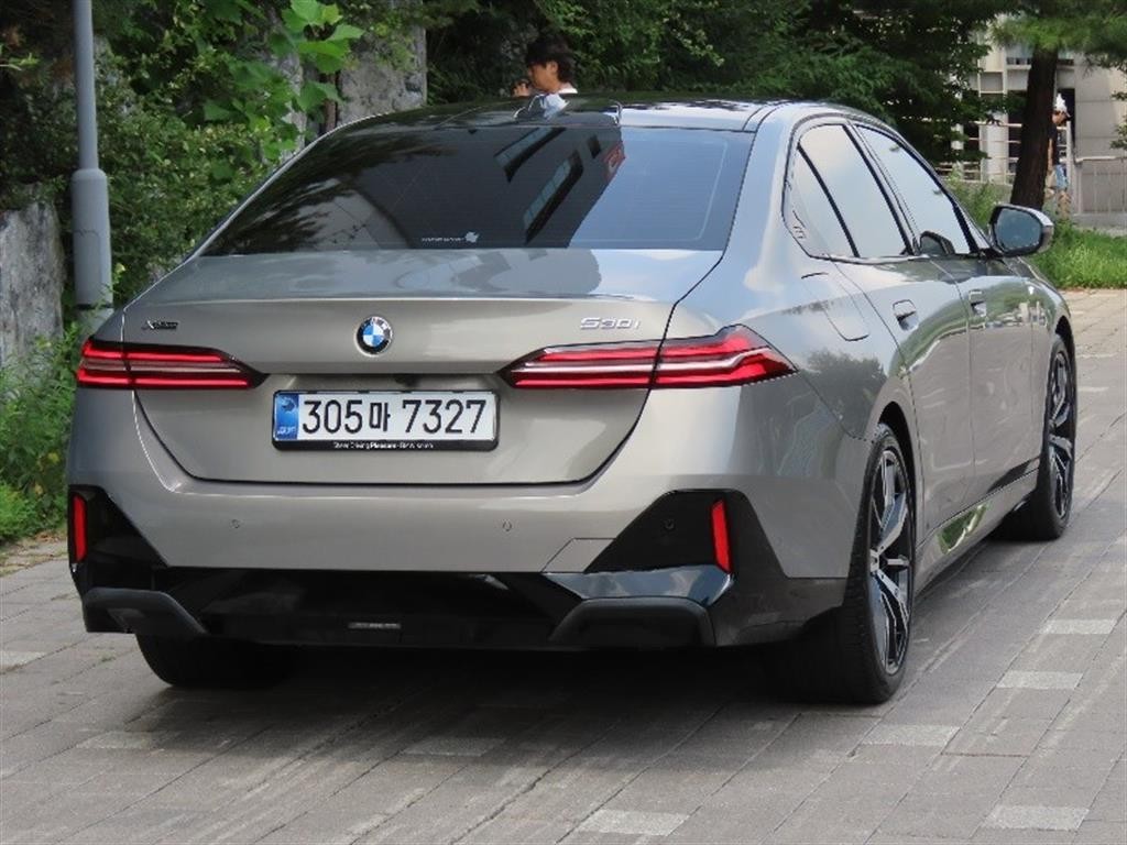 BMW 5시리즈 5시리즈 (G60) 530i xDrive M 스포츠 이미지 3
