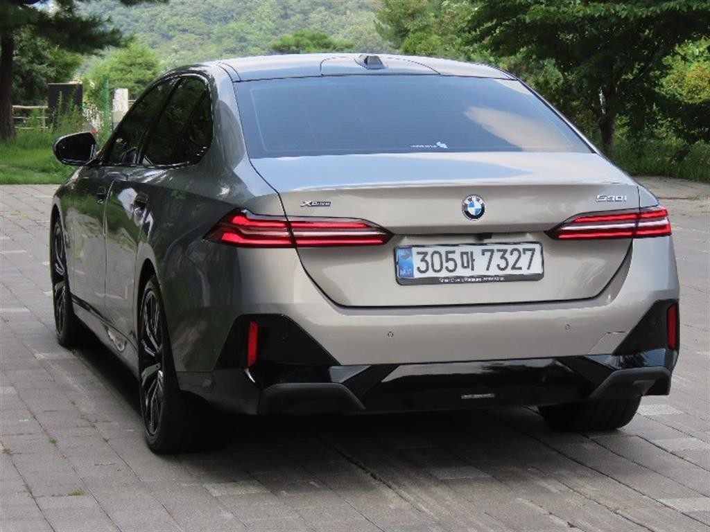 BMW 5시리즈 5시리즈 (G60) 530i xDrive M 스포츠 이미지 4