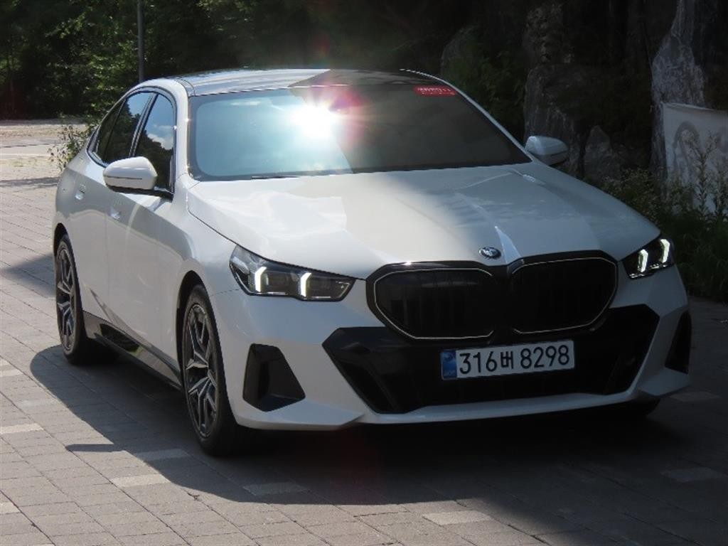 BMW 5시리즈 5시리즈 (G60) 520i M 스포츠 이미지 2