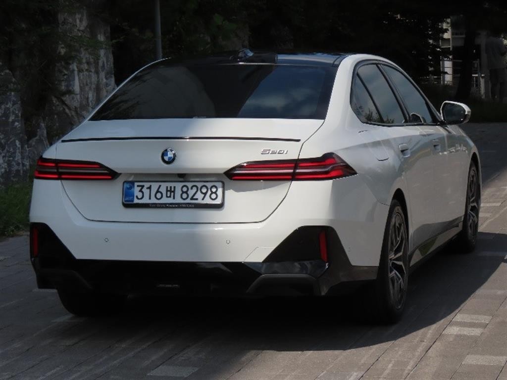 BMW 5시리즈 5시리즈 (G60) 520i M 스포츠 이미지 3