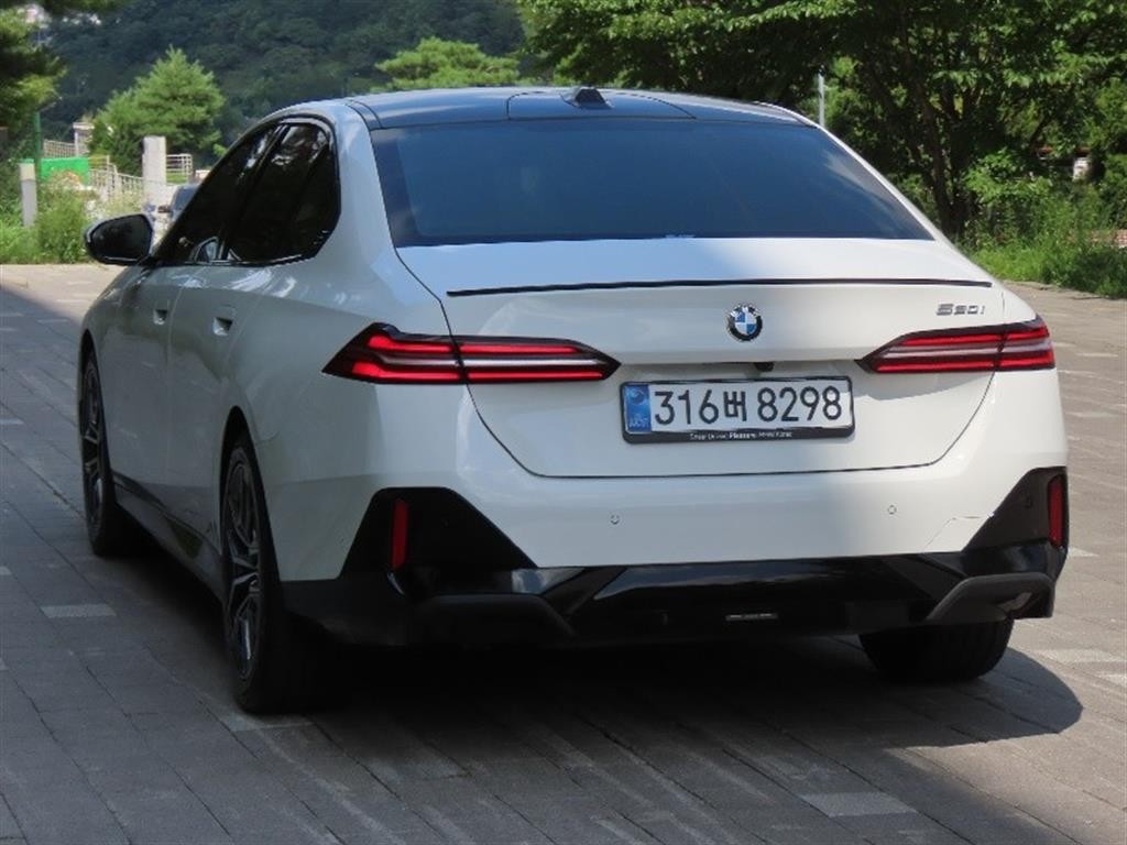 BMW 5시리즈 5시리즈 (G60) 520i M 스포츠 이미지 4