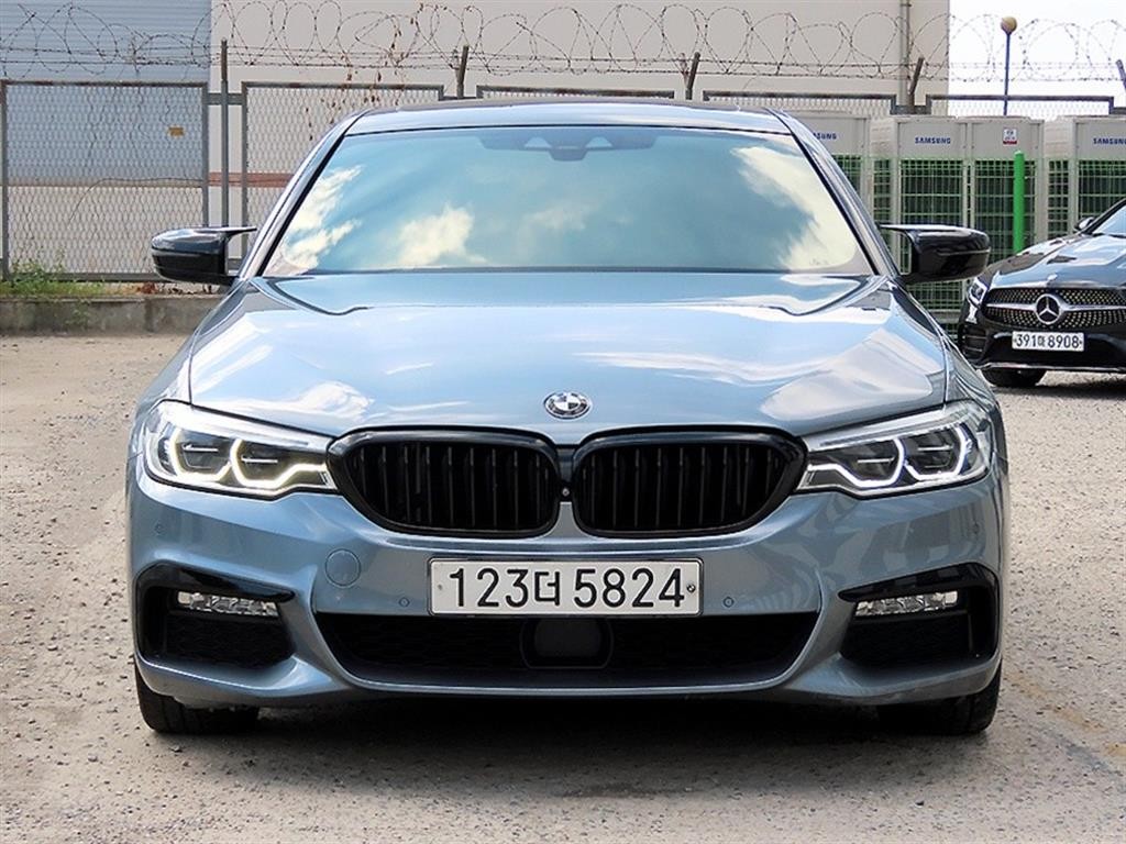 BMW 5시리즈 5시리즈 (G30) 520d xDrive M 스포츠 플러스 이미지 1