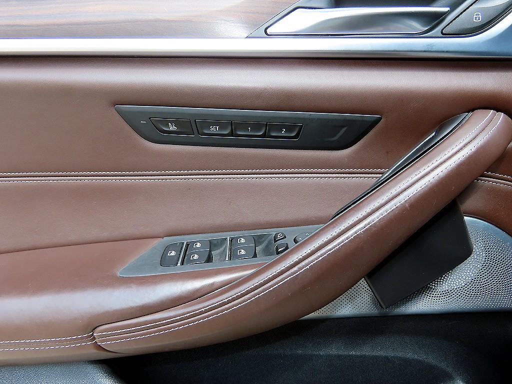 BMW 5시리즈 5시리즈 (G30) 520d xDrive M 스포츠 플러스 이미지 12
