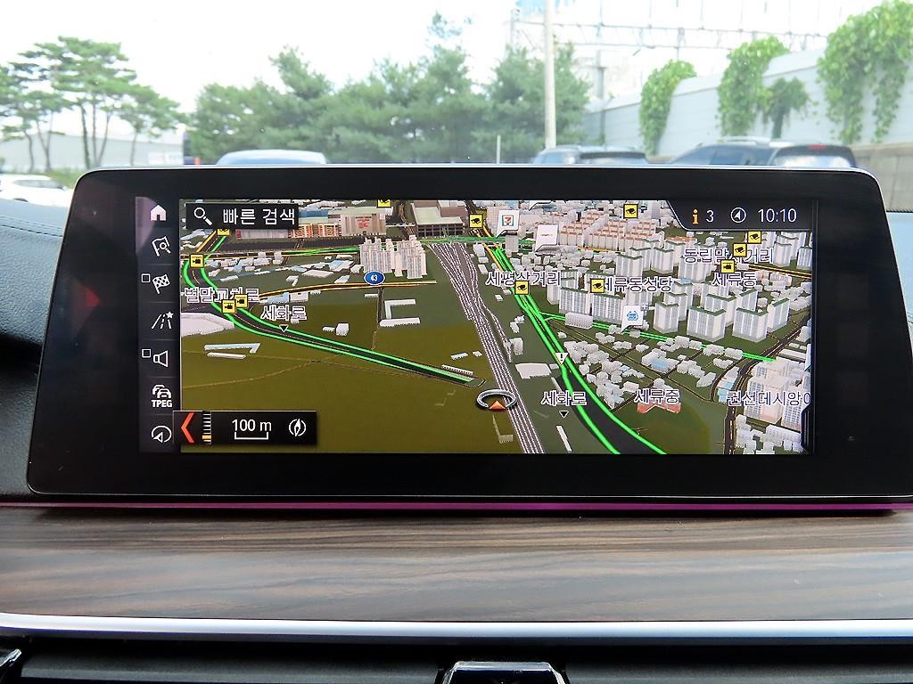 BMW 5시리즈 5시리즈 (G30) 520d xDrive M 스포츠 플러스 이미지 15
