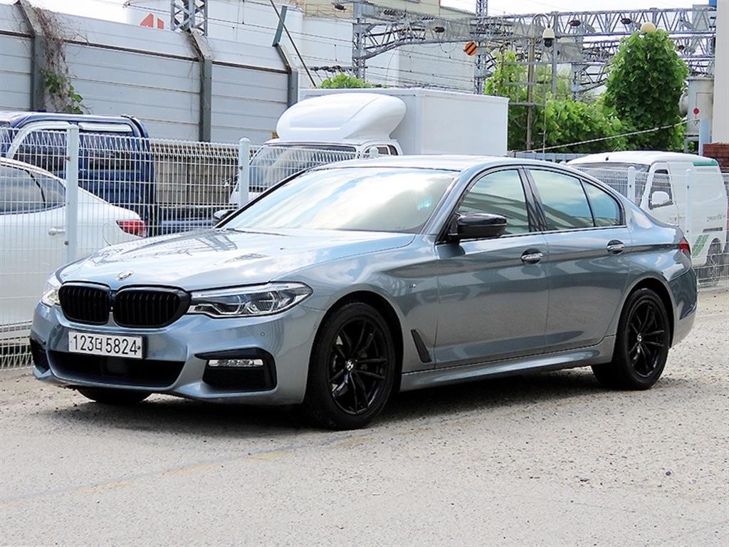 BMW 5시리즈 5시리즈 (G30) 520d xDrive M 스포츠 플러스 이미지 2