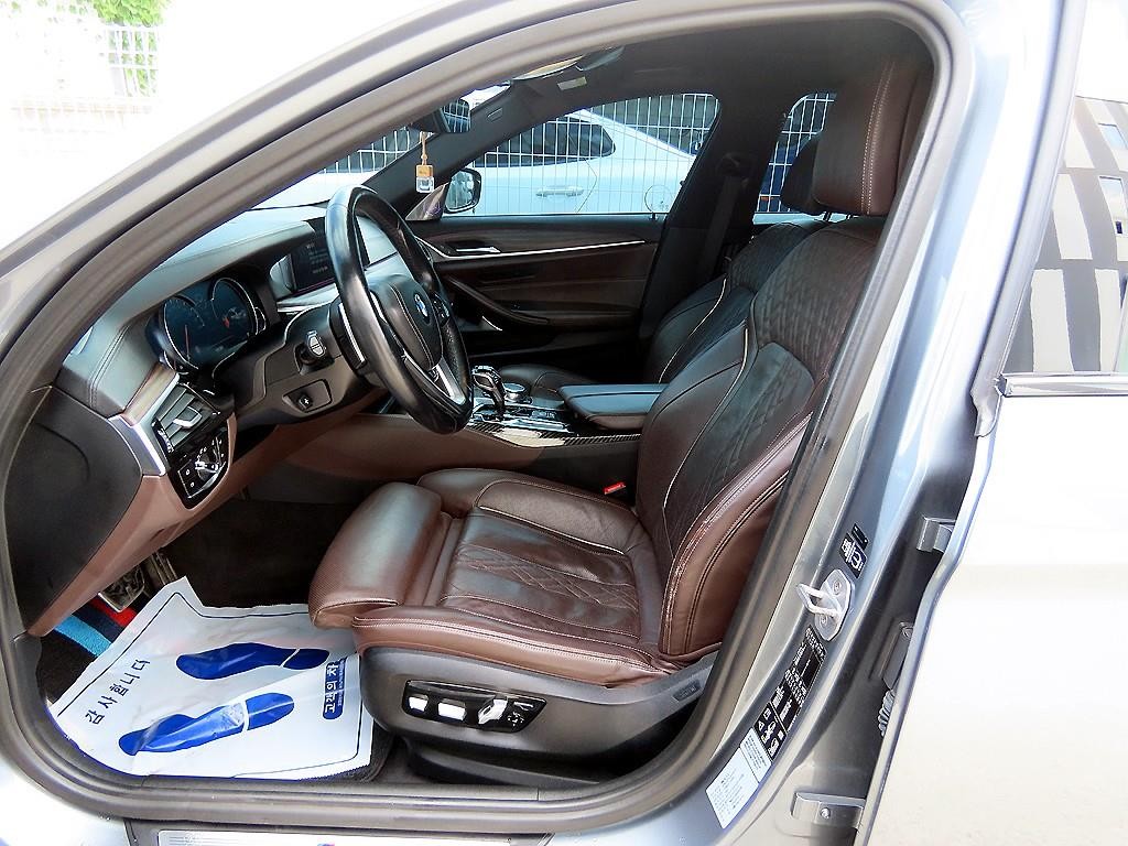 BMW 5시리즈 5시리즈 (G30) 520d xDrive M 스포츠 플러스 이미지 5