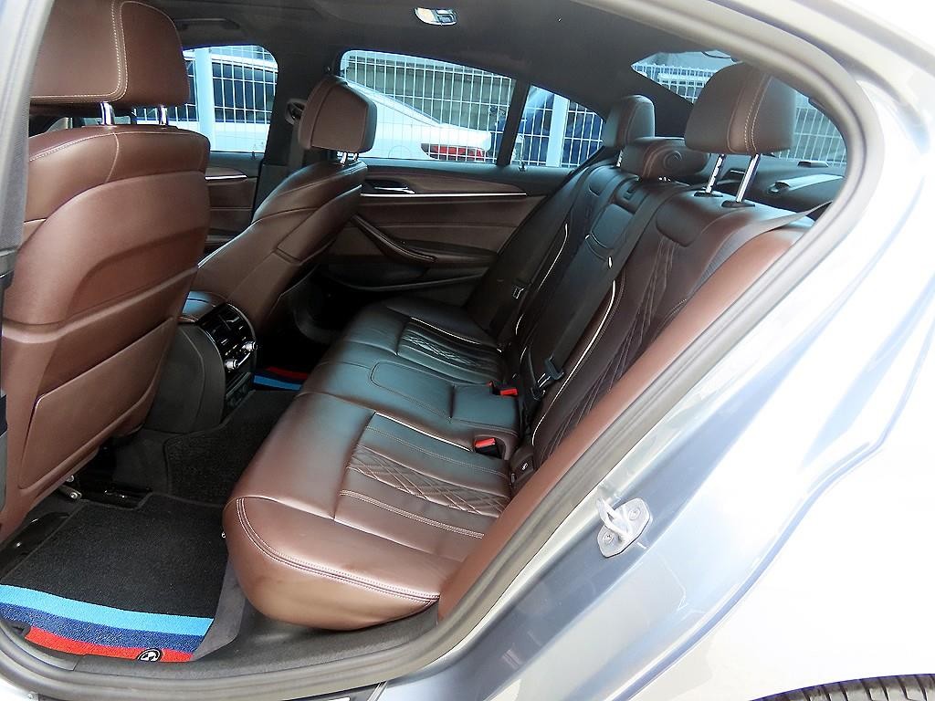 BMW 5시리즈 5시리즈 (G30) 520d xDrive M 스포츠 플러스 이미지 6